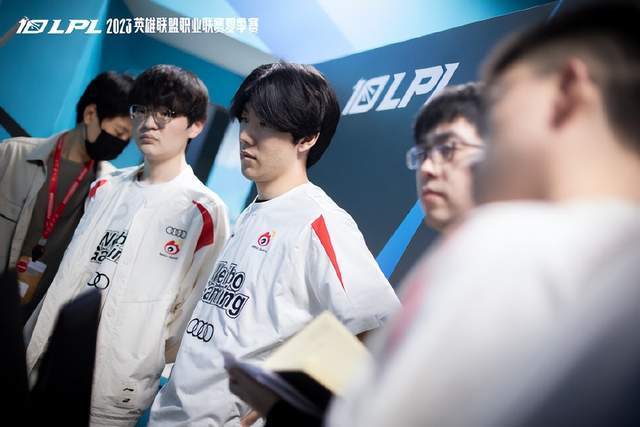 首节他们防 首节他们防